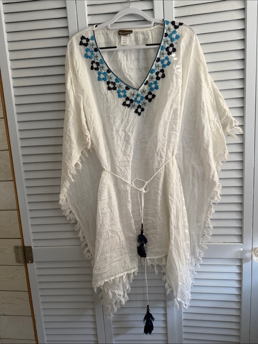 Tommy Bahama White Tunic with Blue and Navy Floral Embroidery